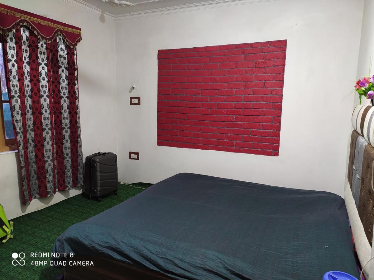 Srīnagar Hotel New Heaven Canal מראה חיצוני תמונה