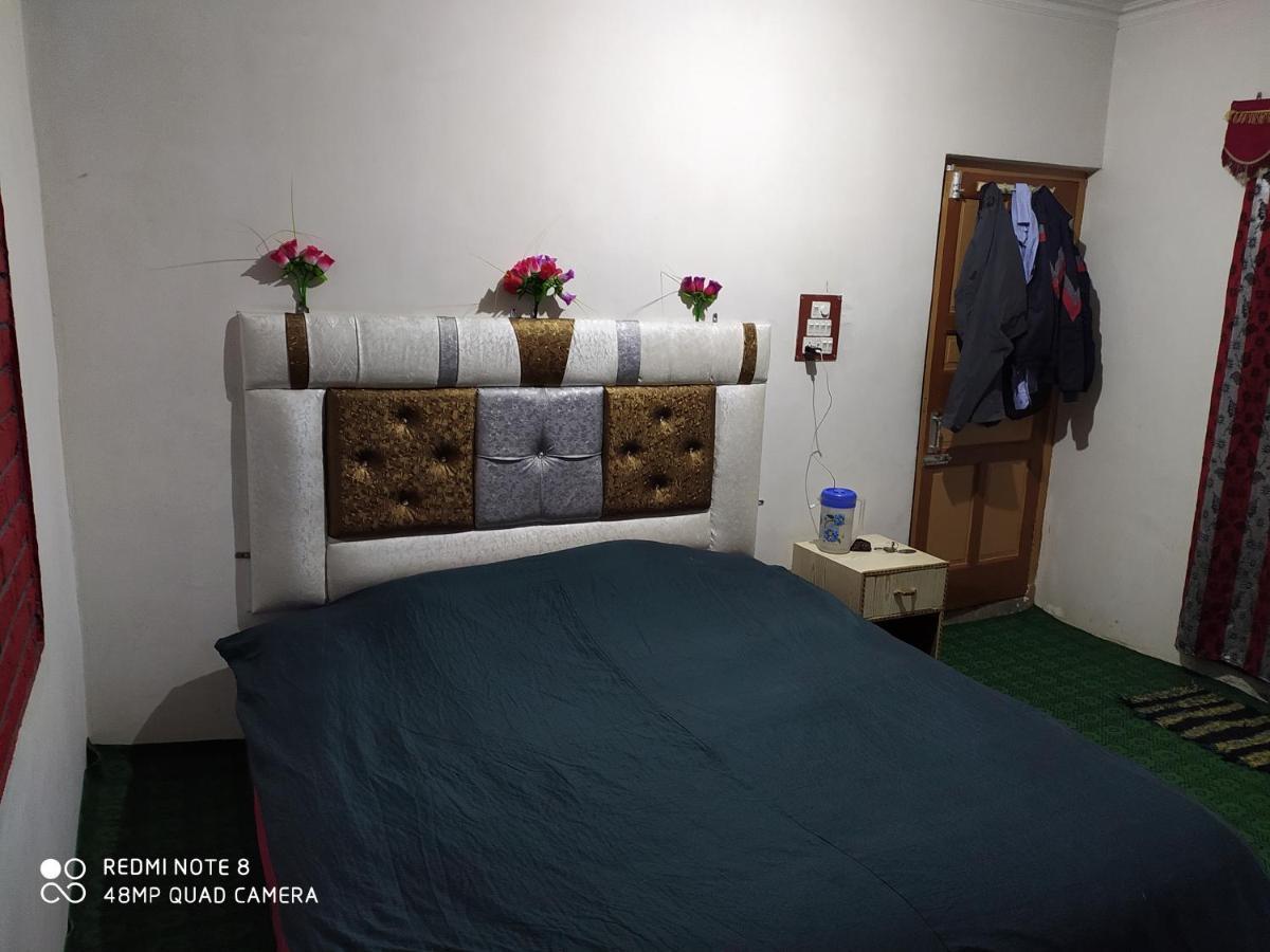 Srīnagar Hotel New Heaven Canal מראה חיצוני תמונה