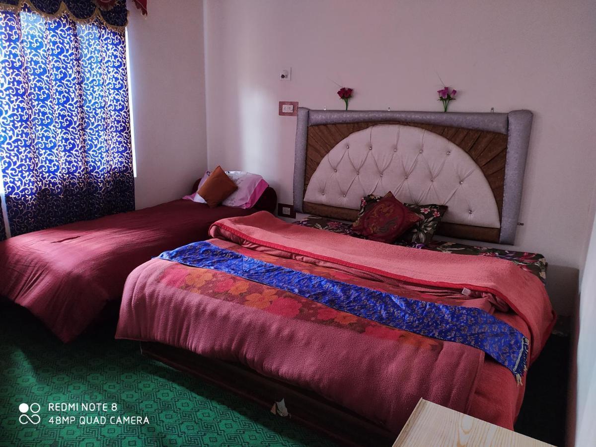 Srīnagar Hotel New Heaven Canal מראה חיצוני תמונה
