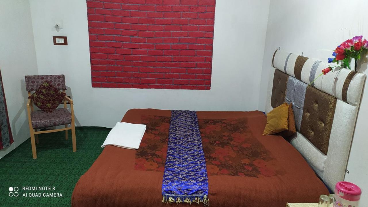 Srīnagar Hotel New Heaven Canal מראה חיצוני תמונה
