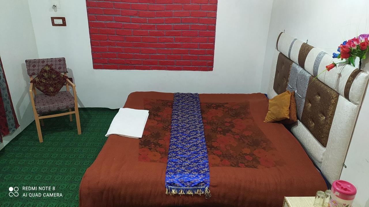 Srīnagar Hotel New Heaven Canal מראה חיצוני תמונה