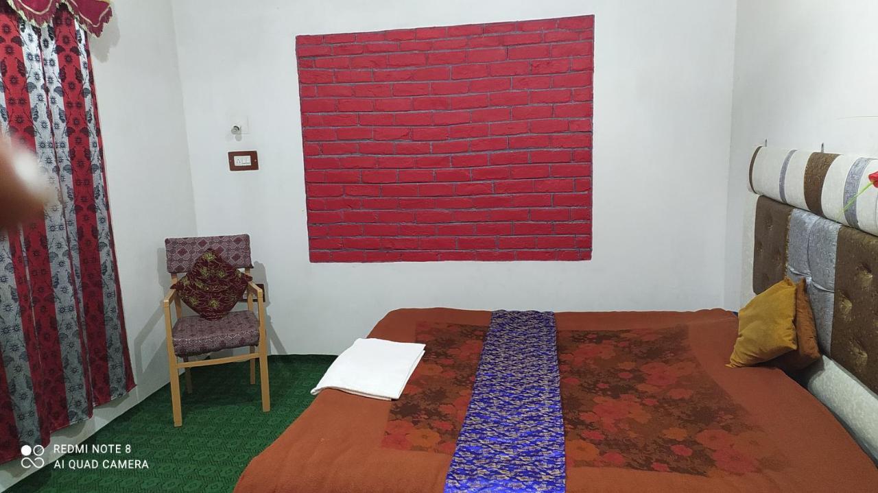 Srīnagar Hotel New Heaven Canal מראה חיצוני תמונה