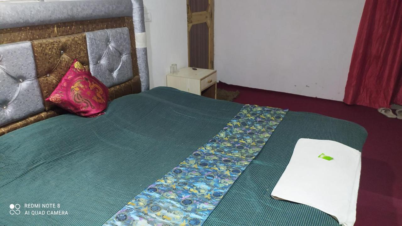 Srīnagar Hotel New Heaven Canal מראה חיצוני תמונה