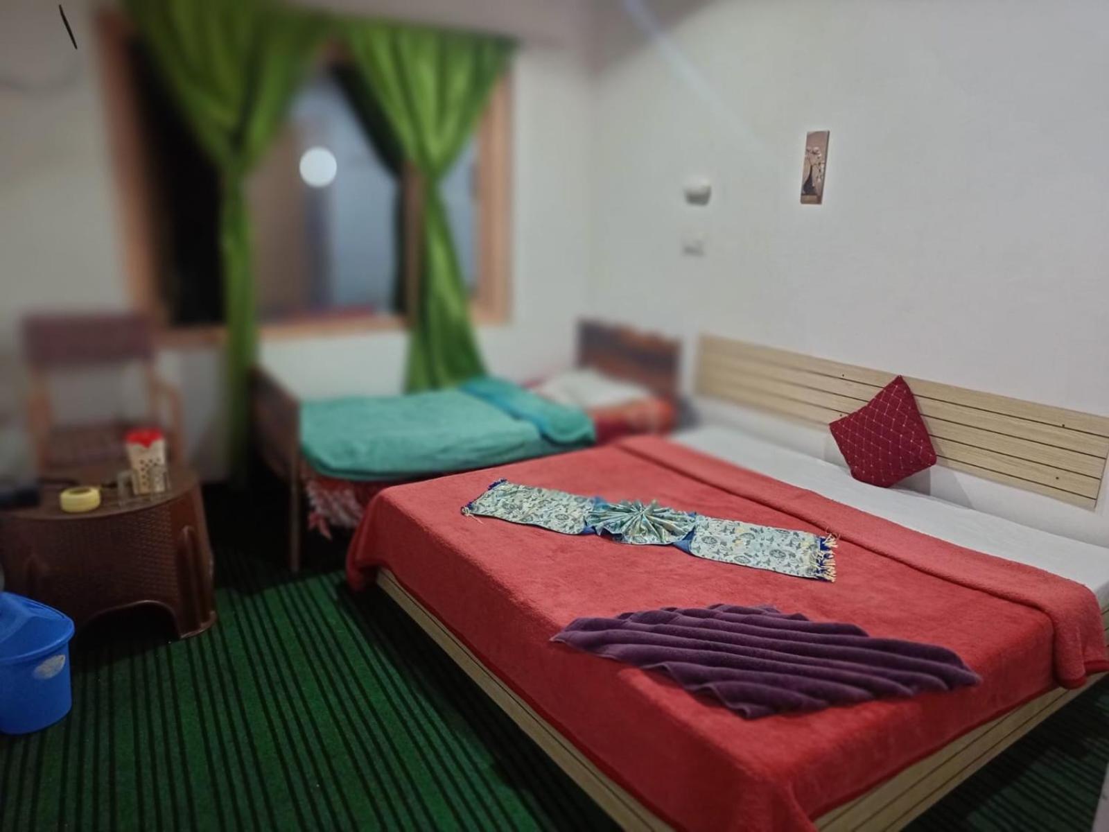 Srīnagar Hotel New Heaven Canal מראה חיצוני תמונה