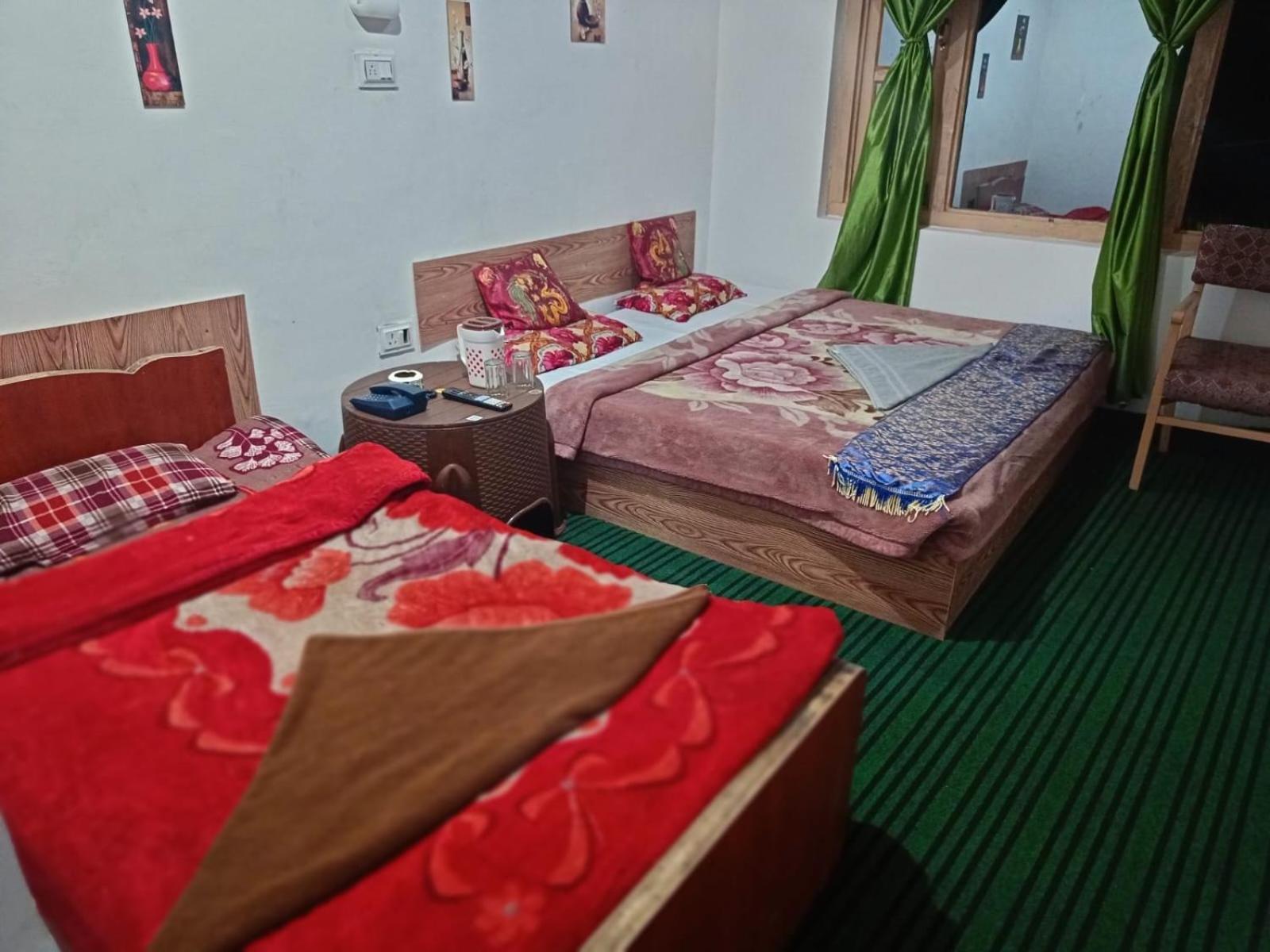 Srīnagar Hotel New Heaven Canal מראה חיצוני תמונה