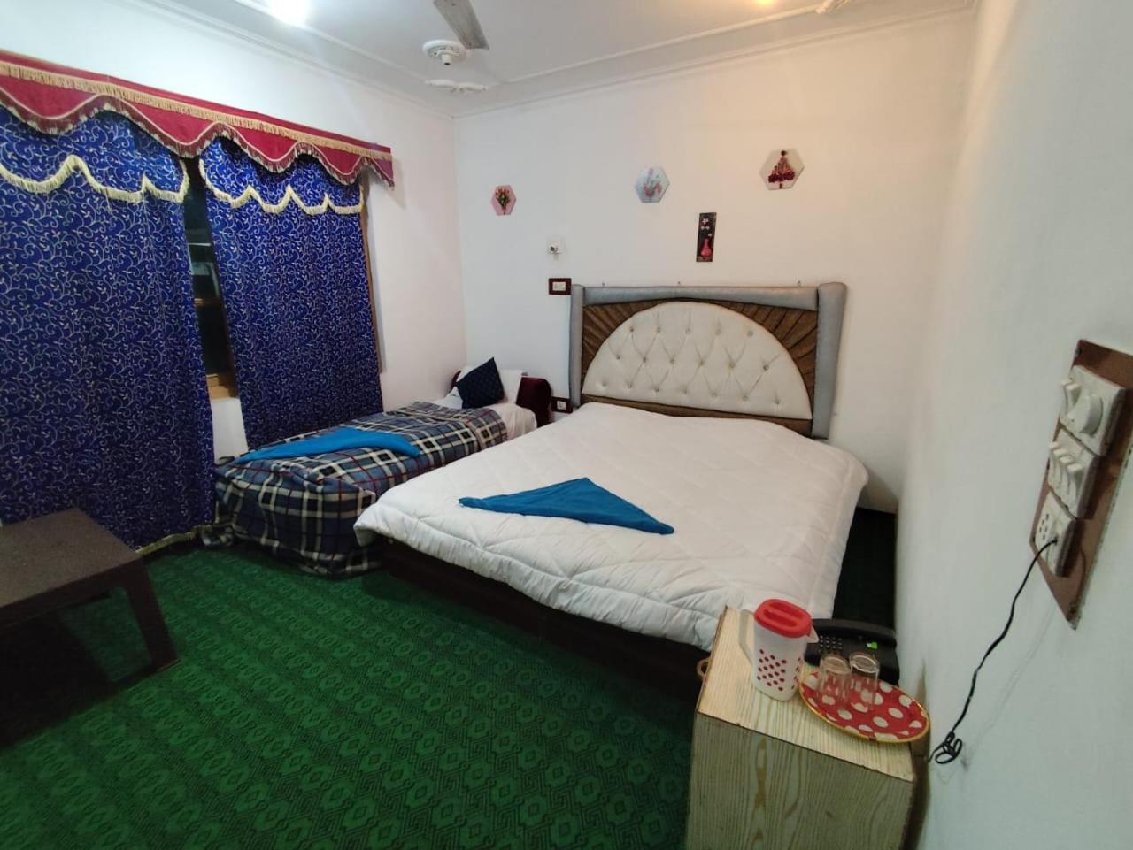 Srīnagar Hotel New Heaven Canal מראה חיצוני תמונה