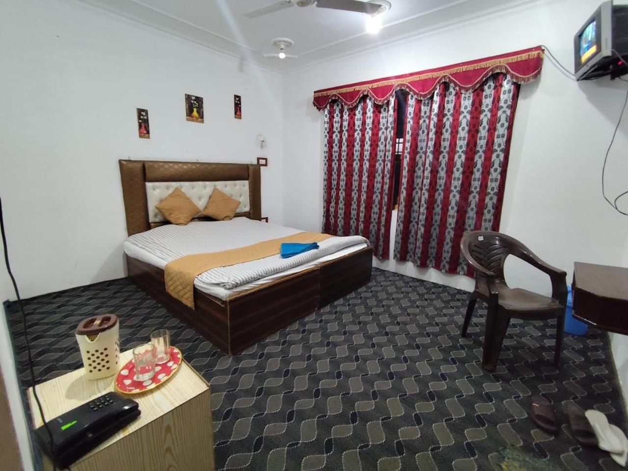 Srīnagar Hotel New Heaven Canal מראה חיצוני תמונה