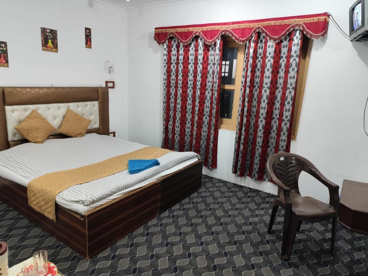 Srīnagar Hotel New Heaven Canal מראה חיצוני תמונה