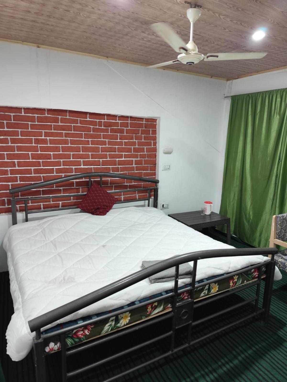 Srīnagar Hotel New Heaven Canal מראה חיצוני תמונה