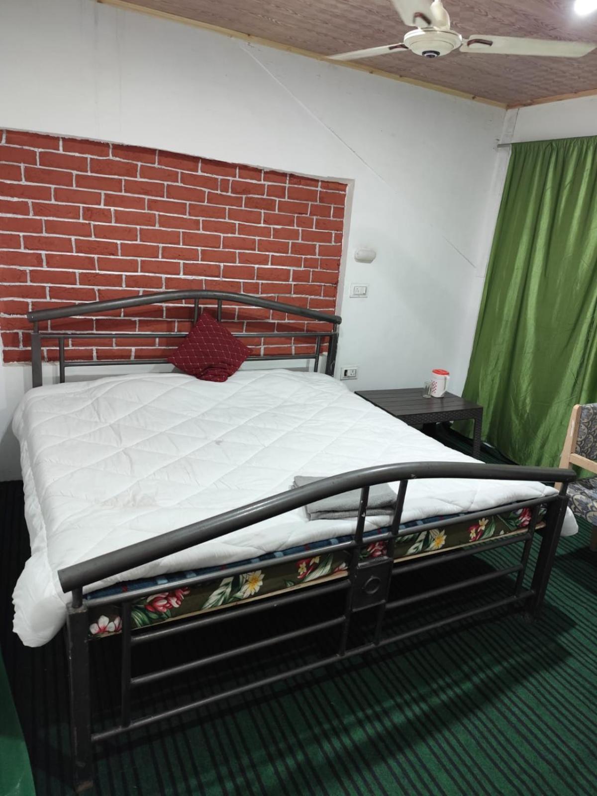 Srīnagar Hotel New Heaven Canal מראה חיצוני תמונה